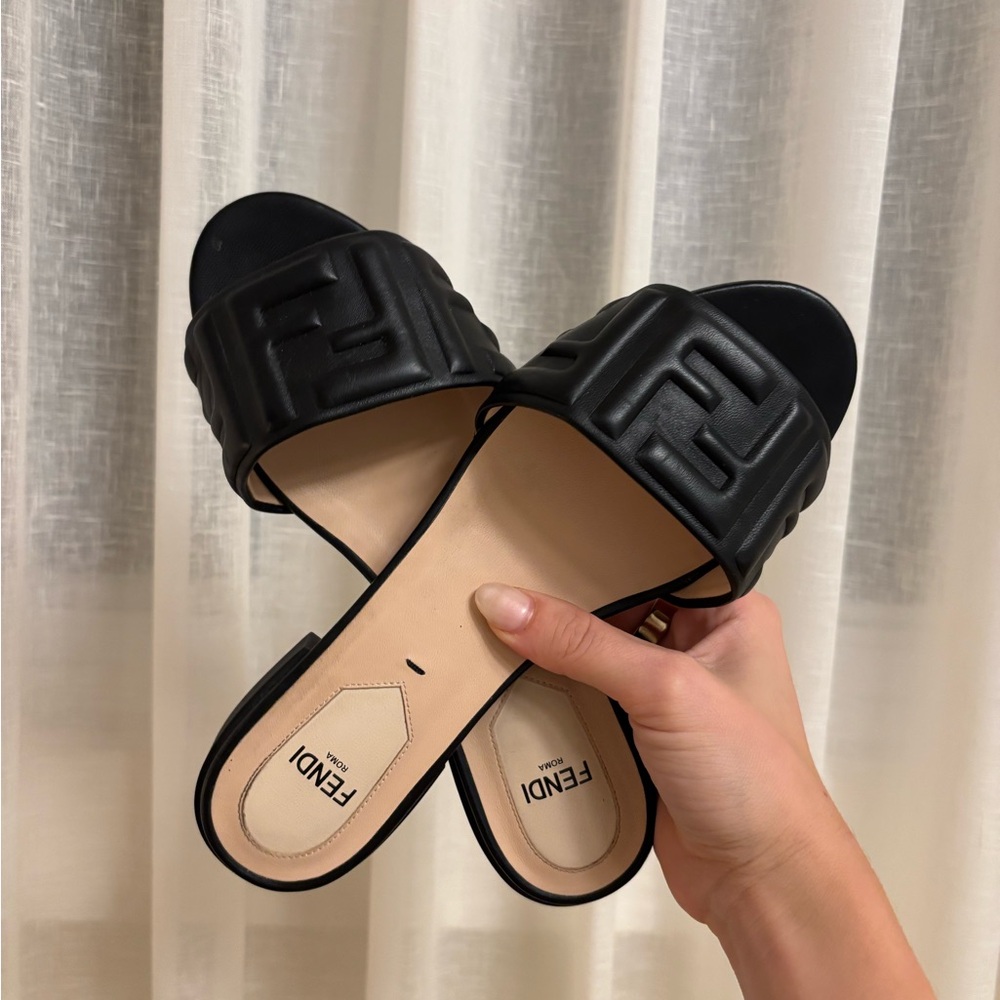Authentic Fendi 'FF' Embossed Flats in Black sz 36 1/2